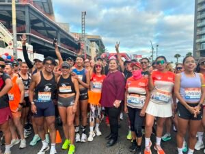 Participa Evangelina Moreno en el arranque de la Carrera Jersey 10K